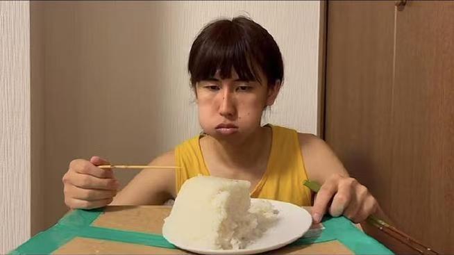 凯时k8官网,揭秘日本吃播界的“米饭仙人”