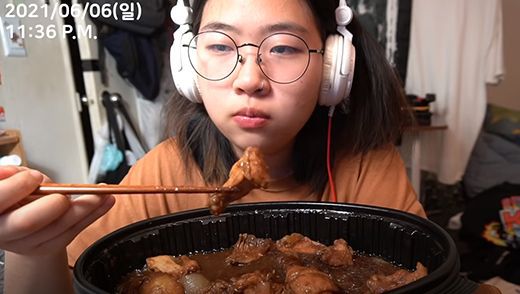 凯发K8国际首页甜品韩国甜品吃播看惯了千篇一律“大胃王”吃播 韩国个性播主令你眼